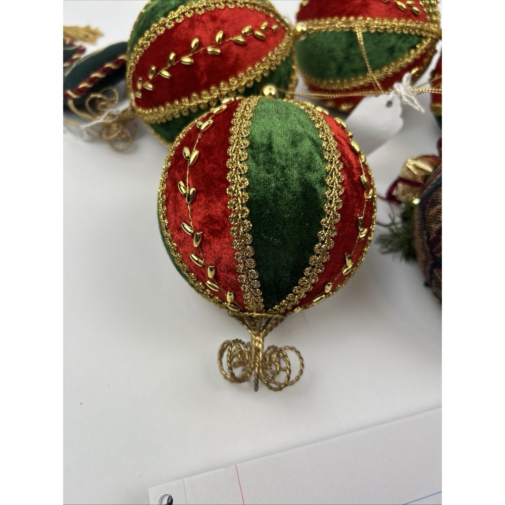 Vintage velvet Christmas Victorian style Ornaments Set 4 Red green velvet gold - Picture 3 of 8